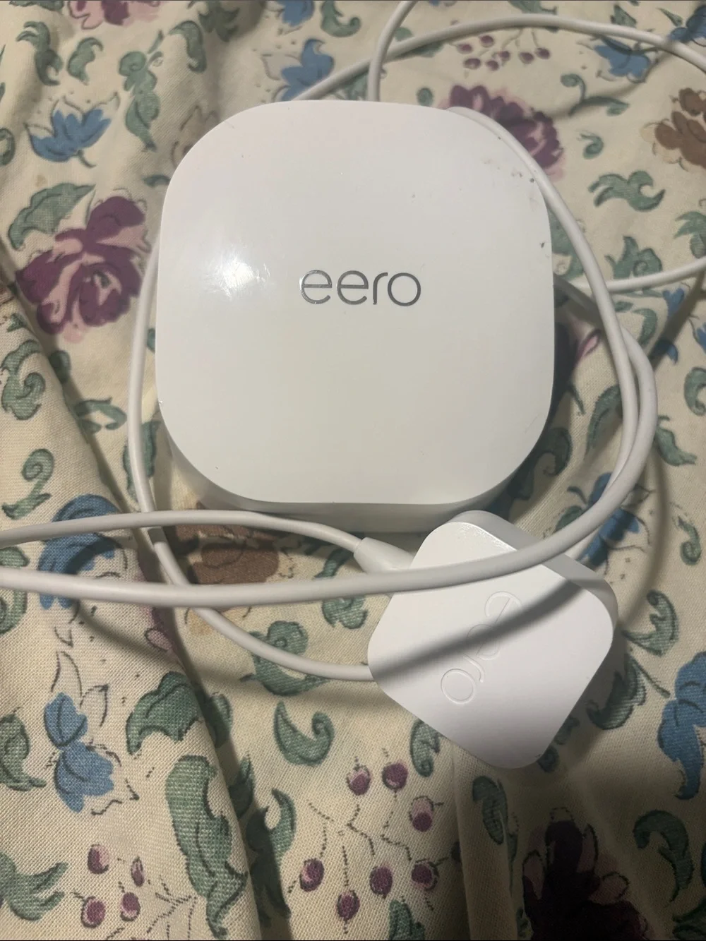 eero Wi‑Fi Beacon and Power Adapter - White - Picture 1 of 3
